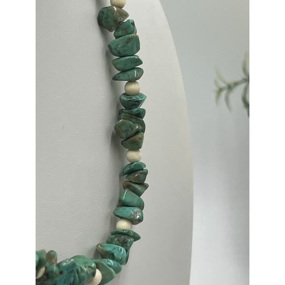 Genuine Turquoise Chip
Necklace with Glow-in-Dark
Beads 925 Sterling Clasp 16" - Picture 9 of 10